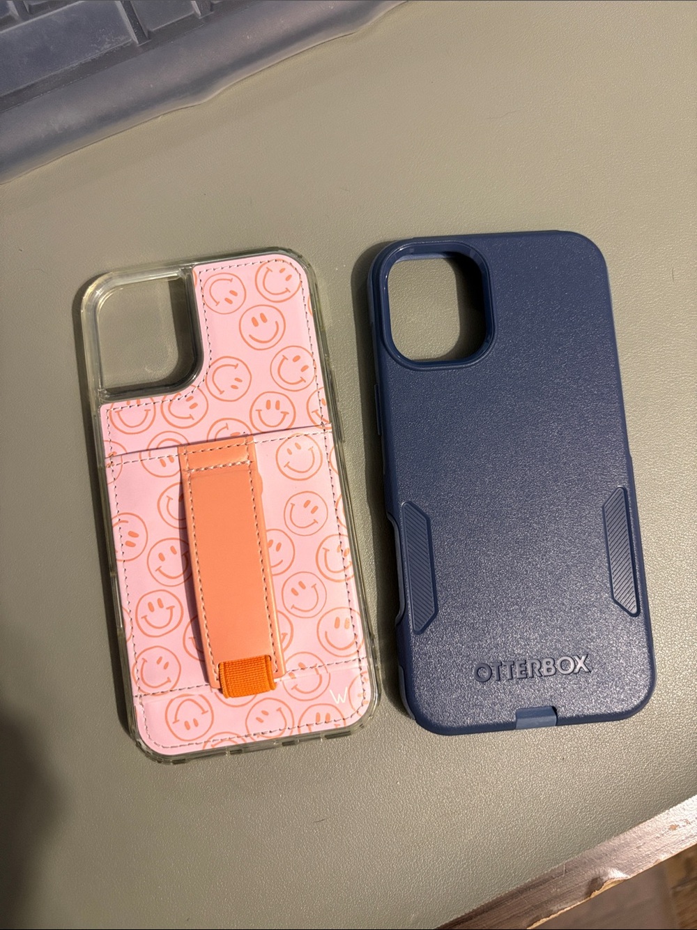 2 IPhone 16Plus otter box and Walli